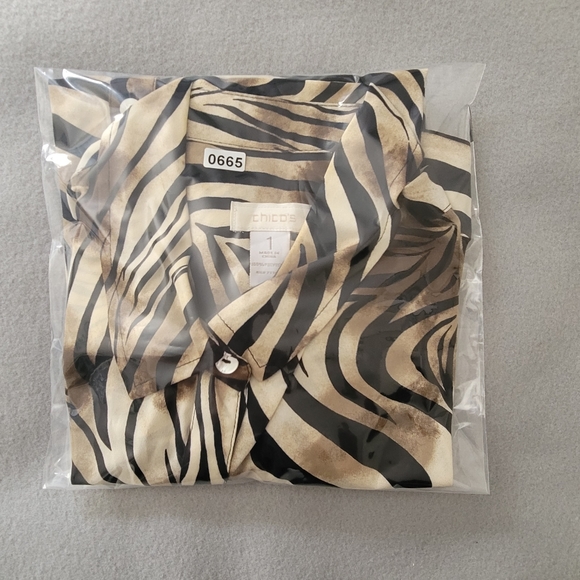 Chico's Womens White Brown Black Tiger Button Down Shirt Top Blouse Size 1 - Picture 10 of 10